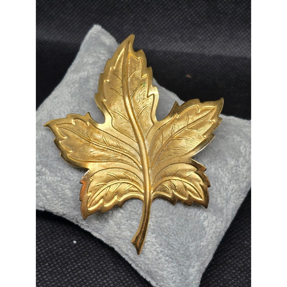 Vintage estate acquired Goldtone Maple Leaf Brooch Textured Botanical Autumn Pin